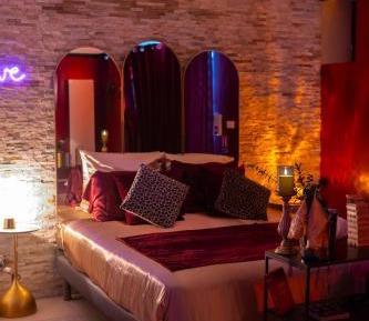 Queen Suite with Spa Bath
