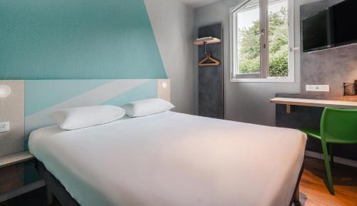 2 Adjacent Rooms