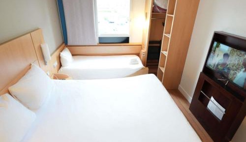 Standard Double Room with One Double and One Single Bed - Non-Smoking