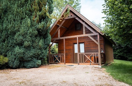 Auquainville House | Chalet Jeannetonne for 6 with Shared Pool, Private Terrace, and Wi-Fi