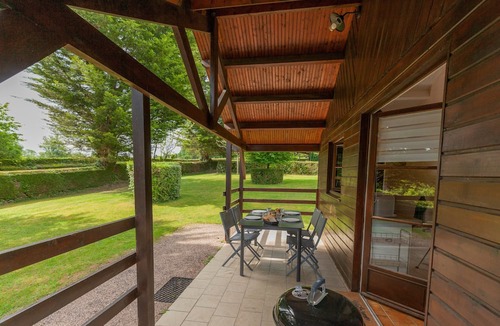 Auquainville House | Domaine de Guillaume, Chalet Bon Père 4p with Shared Pool, Wi-Fi