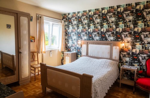 Bavent Bed & Breakfast | Bed and Breakfast 'Chambres D'hôtes - Chambre 1' with Shared Garden and Wi-Fi